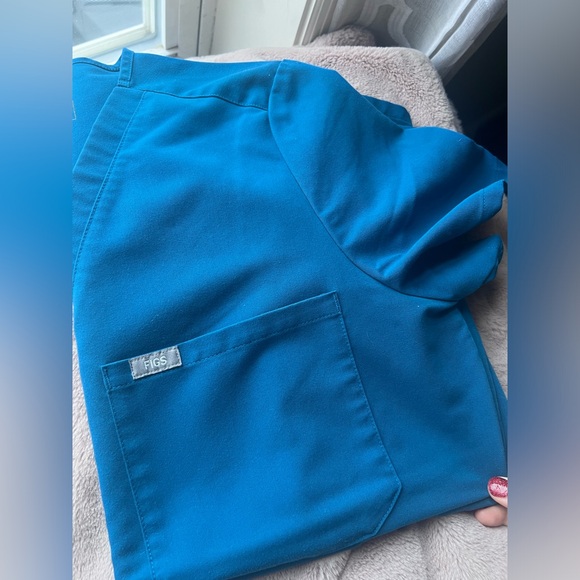 FIGS- (L)Catarina One-Pocket Scrub Top-Alps Blue - Picture 7 of 8